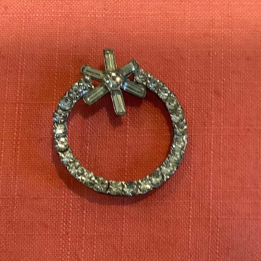 Sparkling Vintage Rhinestone Circle Brooch